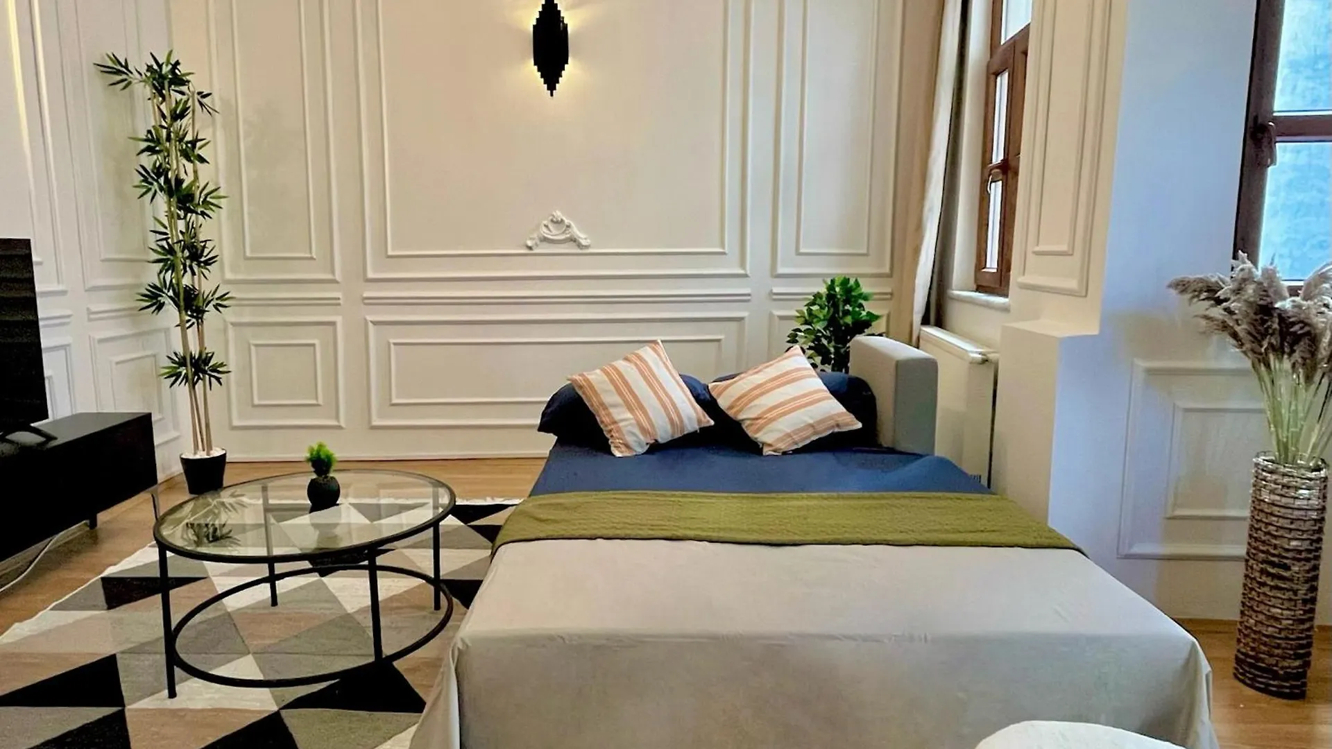 Apartment W/ New Furnitures Next To Istiklal Street And Taksim Square Istambul 0*,  Turquia