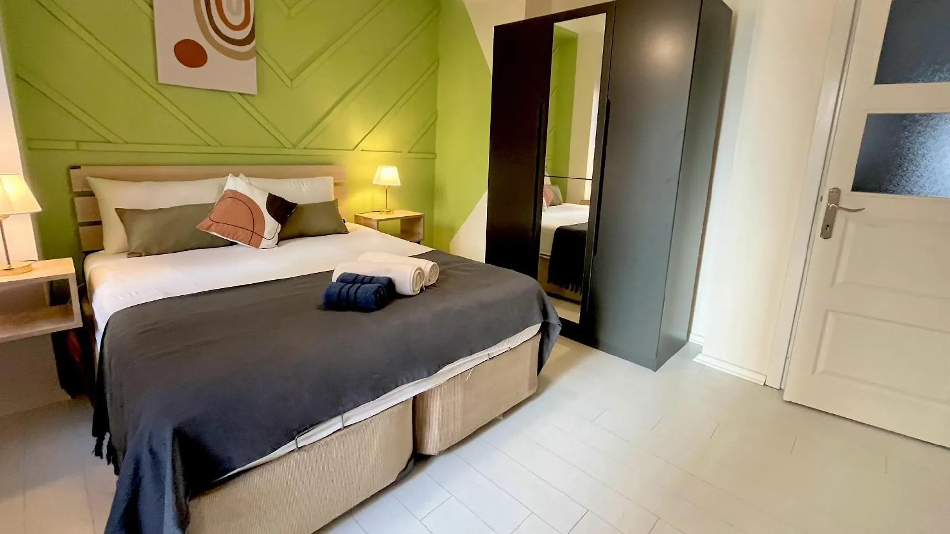 Apartment W/ New Furnitures Next To Istiklal Street And Taksim Square Istambul