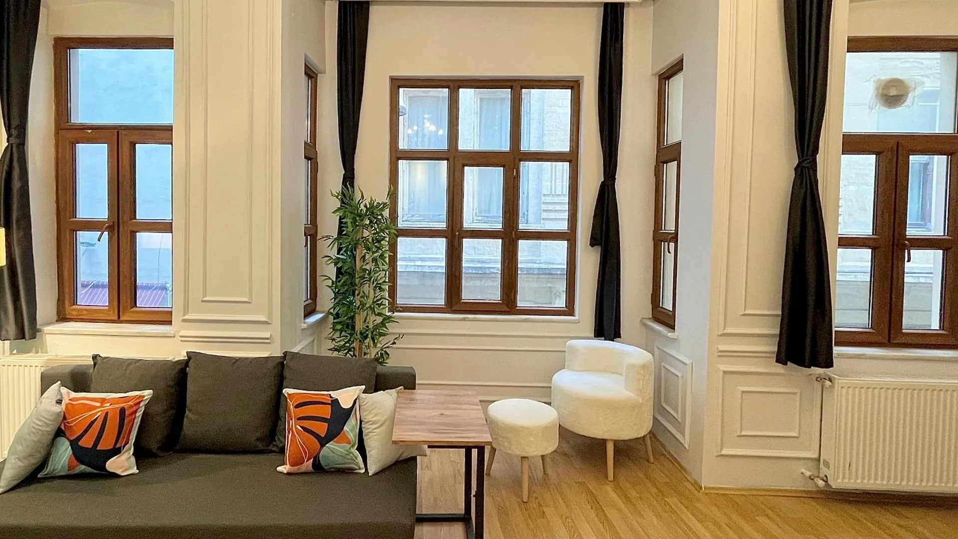 Apart-hotel Apartment W/ New Furnitures Next To Istiklal Street And Taksim Square Istambul