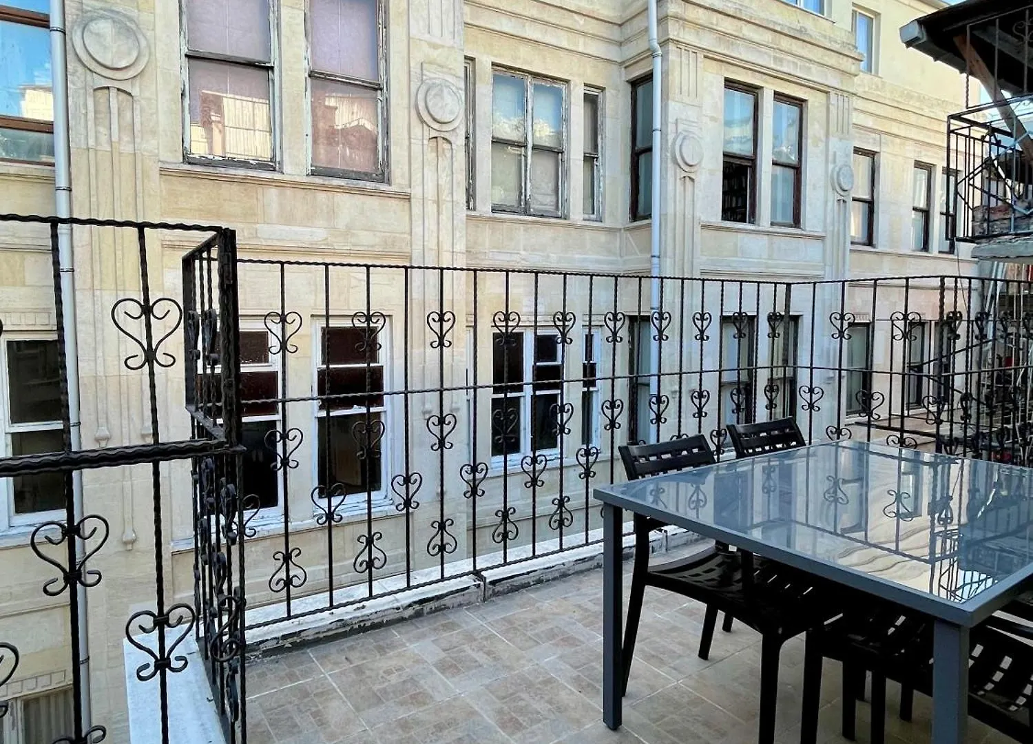 Apartment W/ New Furnitures Next To Istiklal Street And Taksim Square 이스탄불 터키