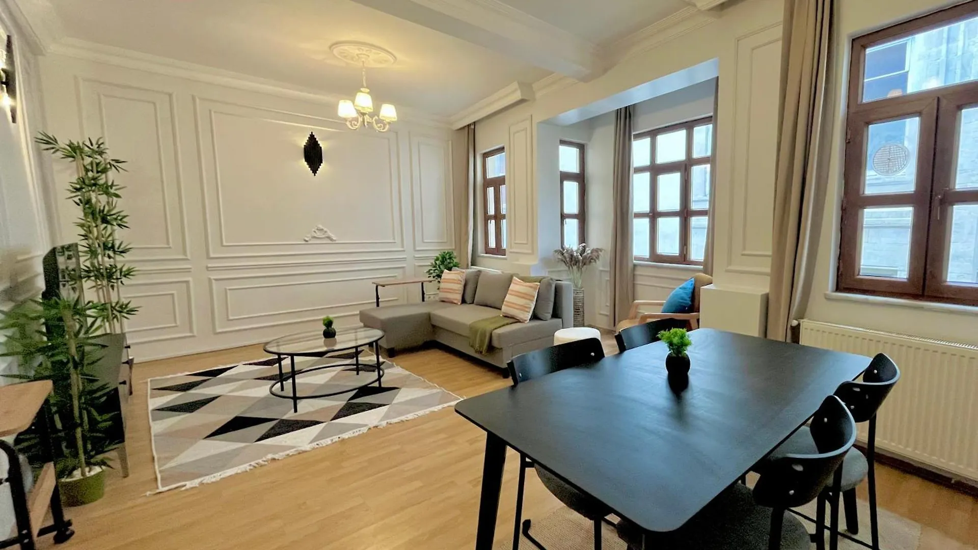 Apartment W/ New Furnitures Next To Istiklal Street And Taksim Square 이스탄불