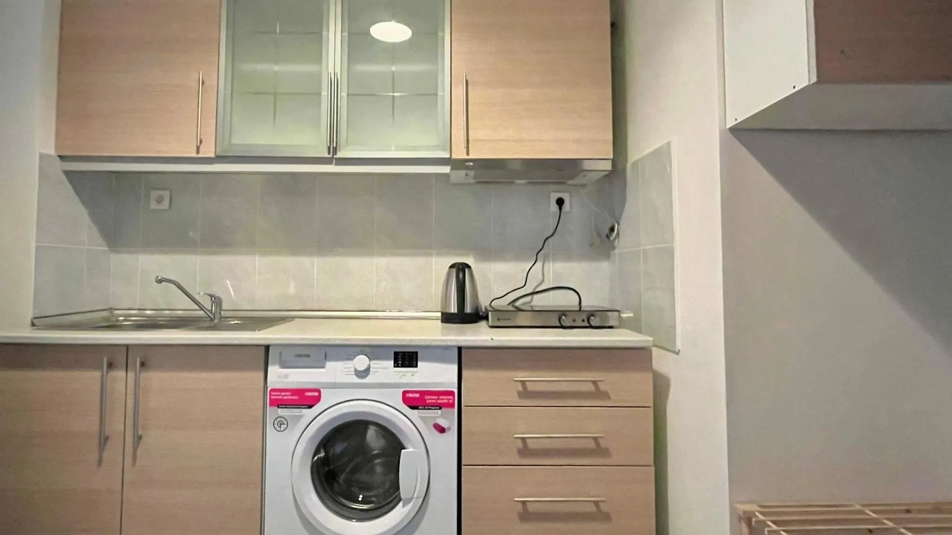 Apartment W/ New Furnitures Next To Istiklal Street And Taksim Square 이스탄불 0*,