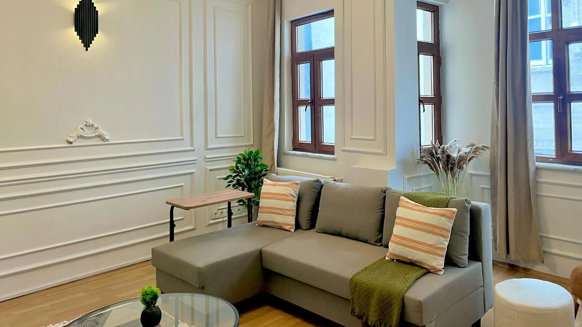 Apartment W/ New Furnitures Next To Istiklal Street And Taksim Square 이스탄불