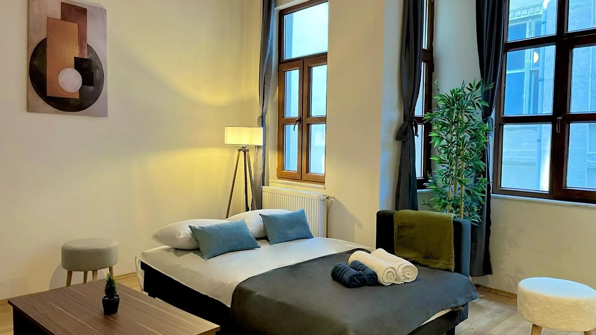 Apartment W/ New Furnitures Next To Istiklal Street And Taksim Square 이스탄불 아파트호텔