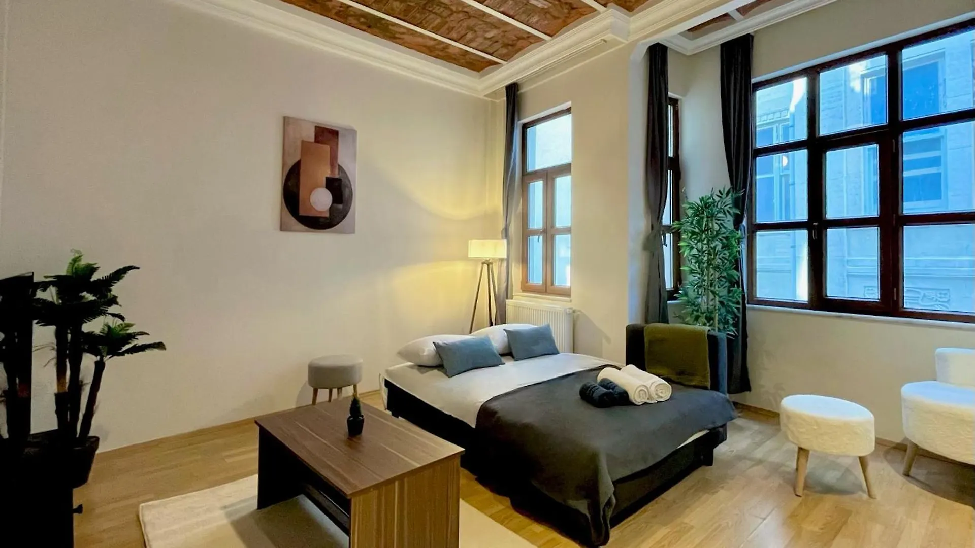 Apartment W/ New Furnitures Next To Istiklal Street And Taksim Square 이스탄불 아파트호텔