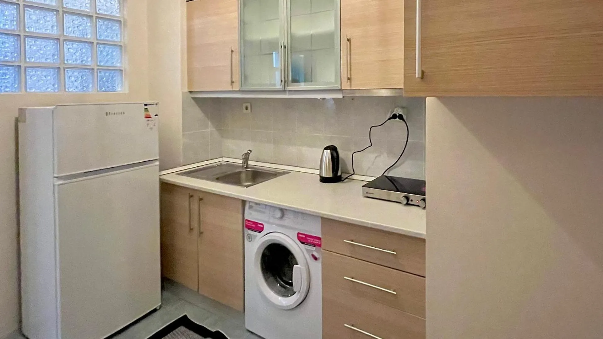 Apartment W/ New Furnitures Next To Istiklal Street And Taksim Square 이스탄불 터키