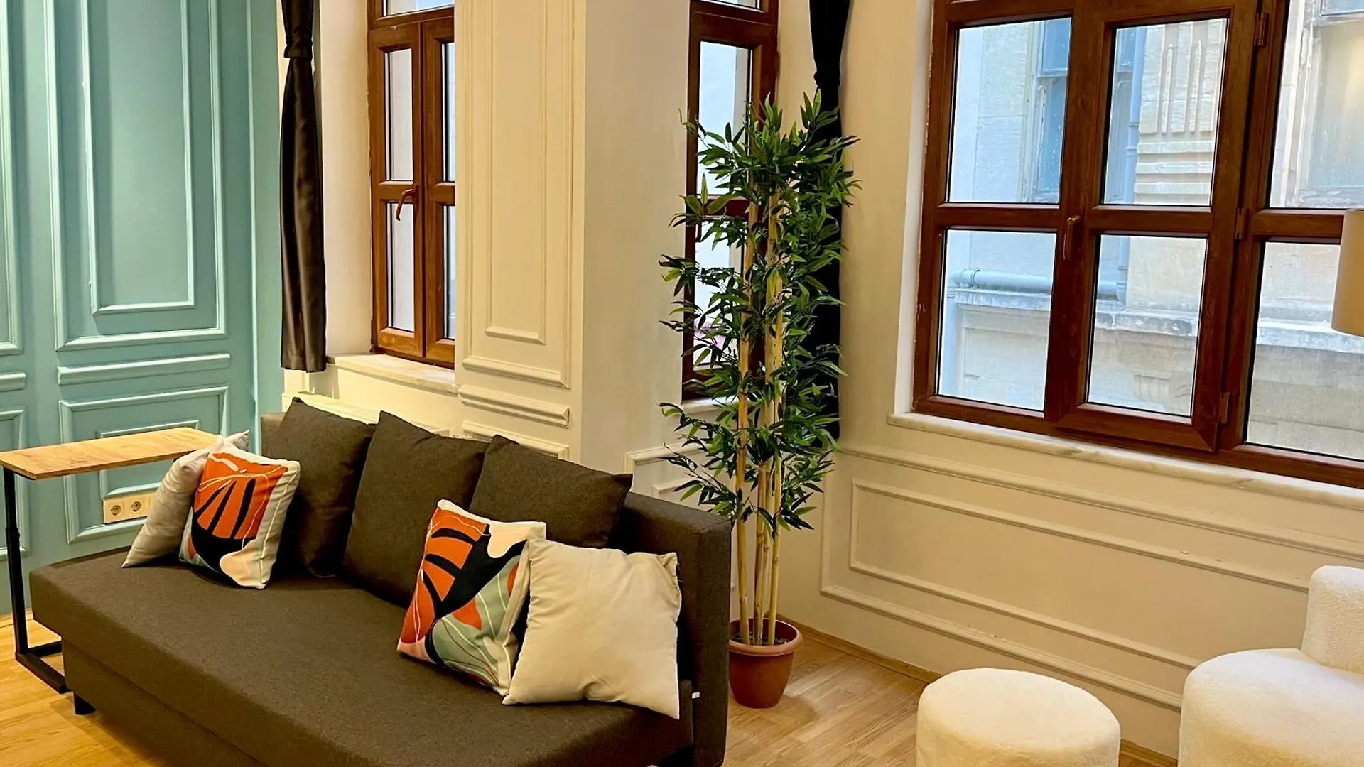 Apartment W/ New Furnitures Next To Istiklal Street And Taksim Square 이스탄불 터키
